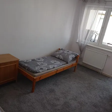Tanie Nr 4 1-2 Osobowy Z Lazienka Na Korytarzu *